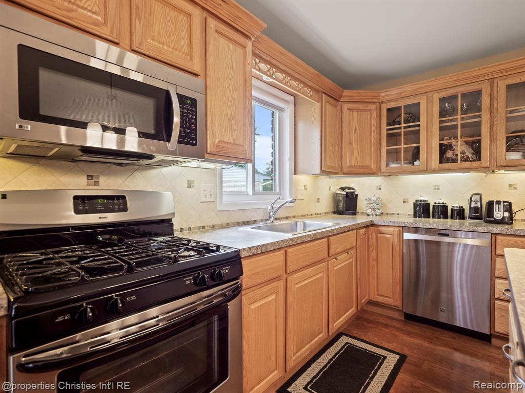 41642 Sycamore Drive, Novi, MI — Photo 9