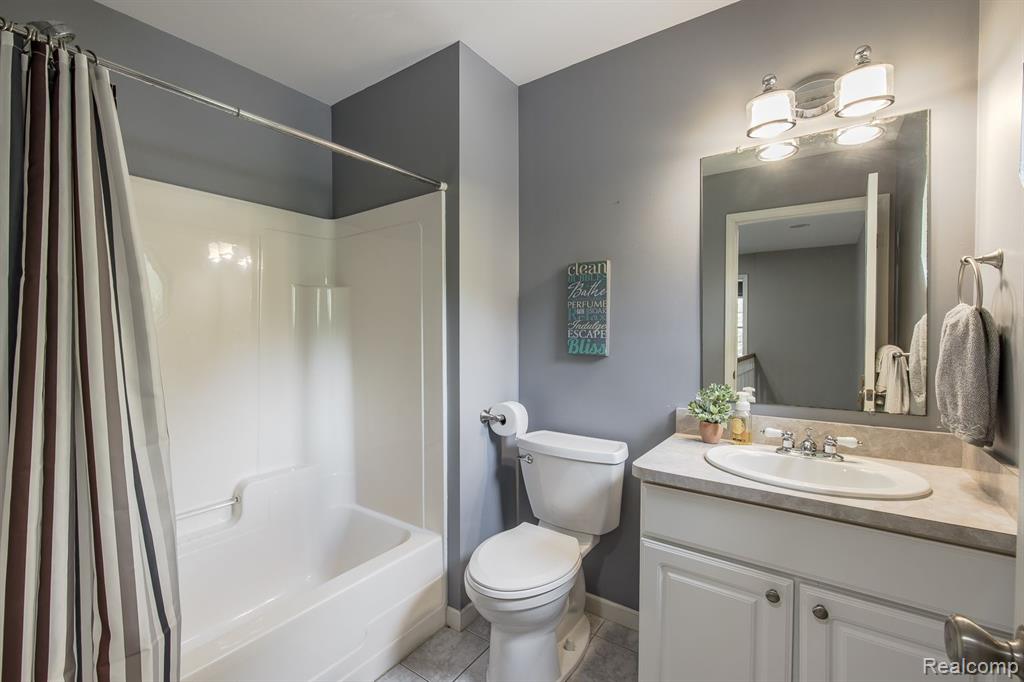 880 Frank Road, Lake Orion, MI 48362 — Photo 29