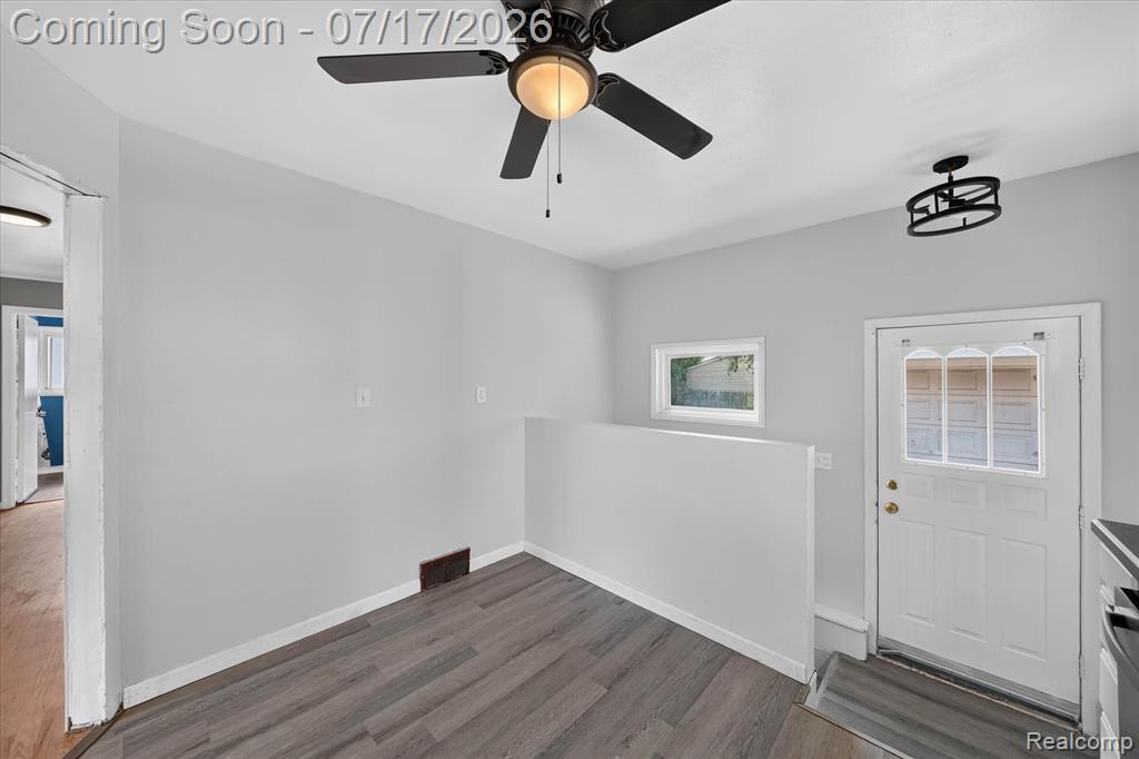 903 Bernie Lane, Madison Heights, MI 48071 — Photo 11