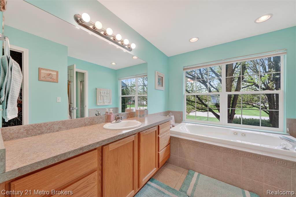 5265 Genesee Oaks Court, Grand Blanc, MI 48439 — Photo 28