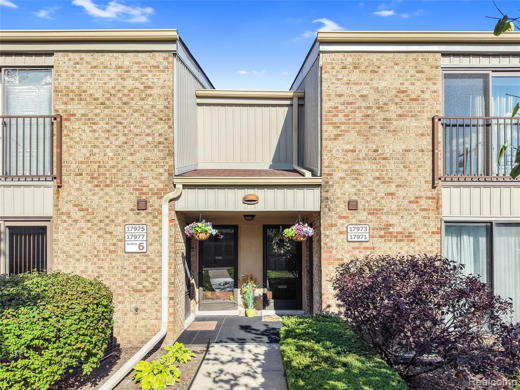 17973 University Park Drive, Livonia, MI 48152