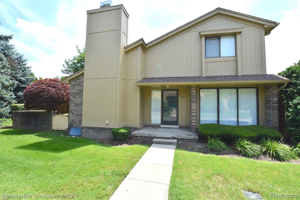 1752 S HILL Boulevard, Bloomfield Hills, MI 48304 — Photo 2