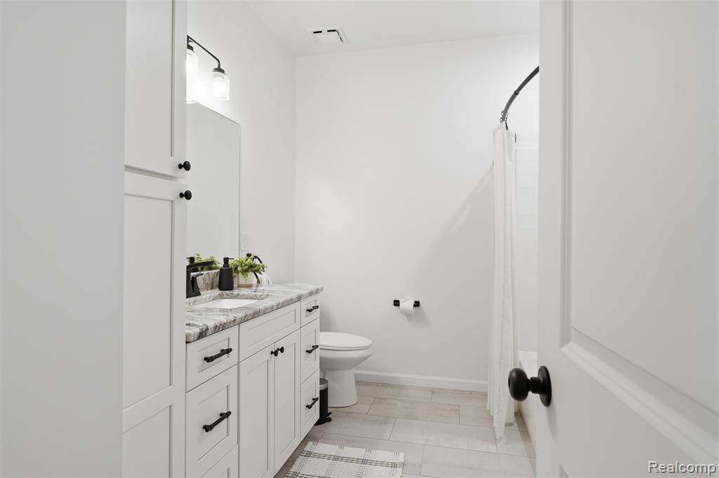 606 Pointe Drive, Walled Lake, MI 48390 — Photo 24