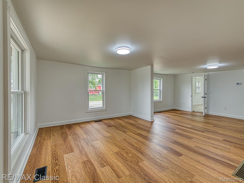 9509 Main Street, Whitmore Lake, MI 48189 — Photo 11