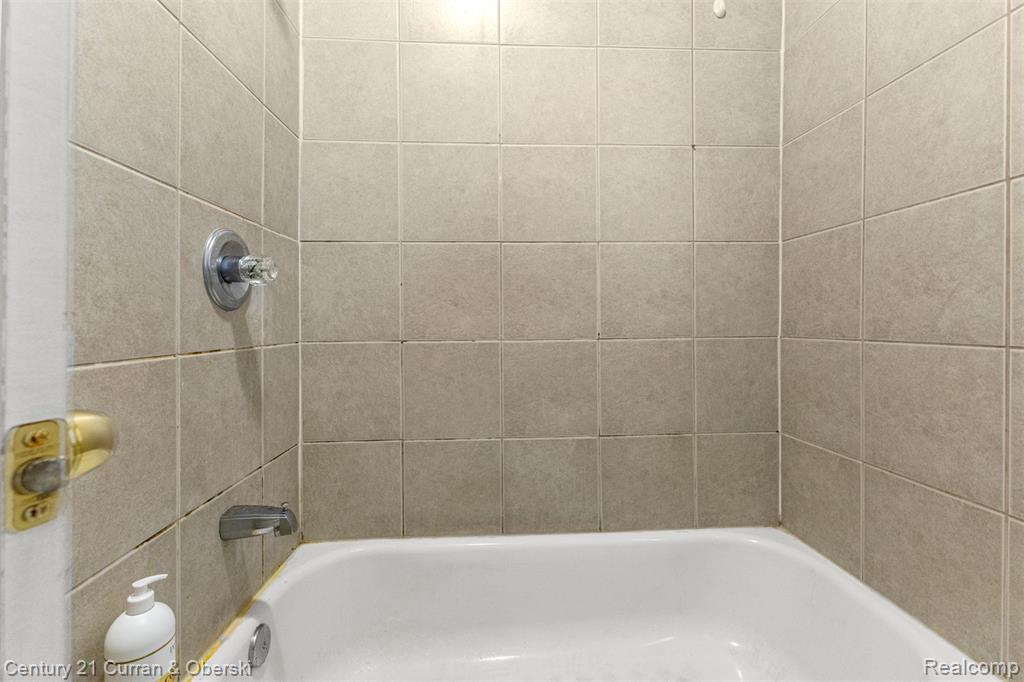 7925 Pinehurst Street, Dearborn, MI 48126 — Photo 34