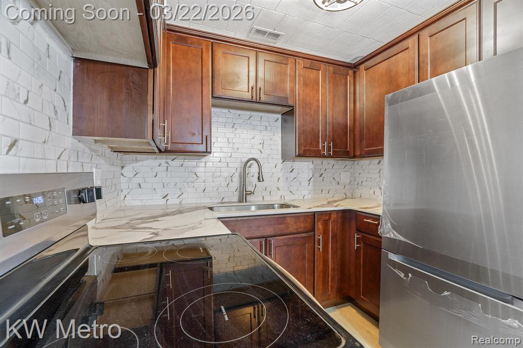 8300 Jefferson E, Detroit, MI 48214 — Photo 6