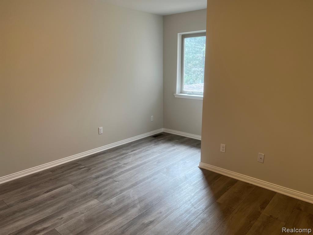 4114 SECLUDED PINES DR, Sterling Heights, MI 48314 — Photo 23