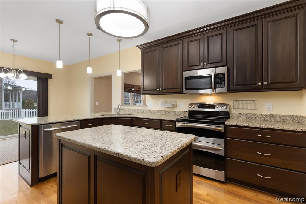 724 Constitution Street, Canton, MI 48188 — Photo 12