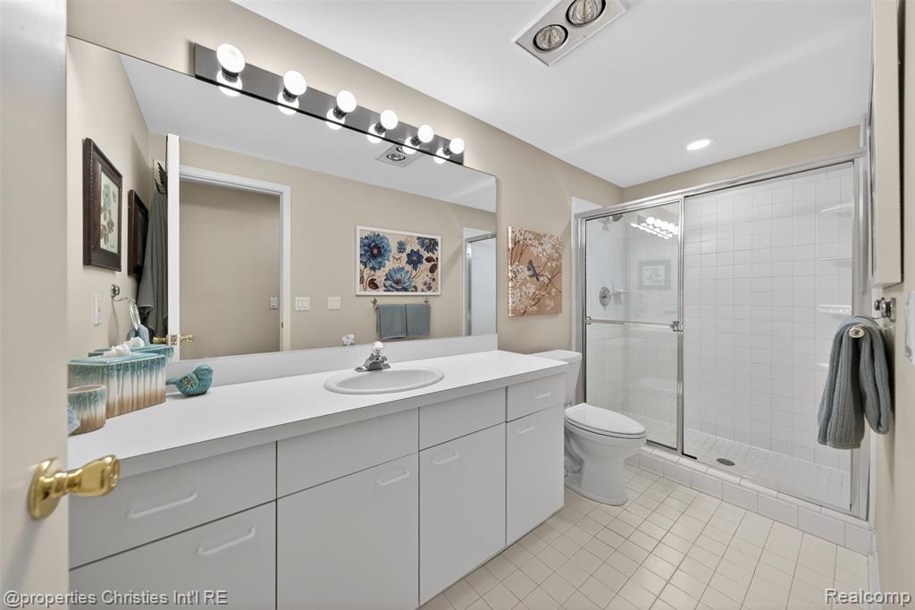 6390 Country Shire Lane, West Bloomfield, MI 48323 — Photo 38