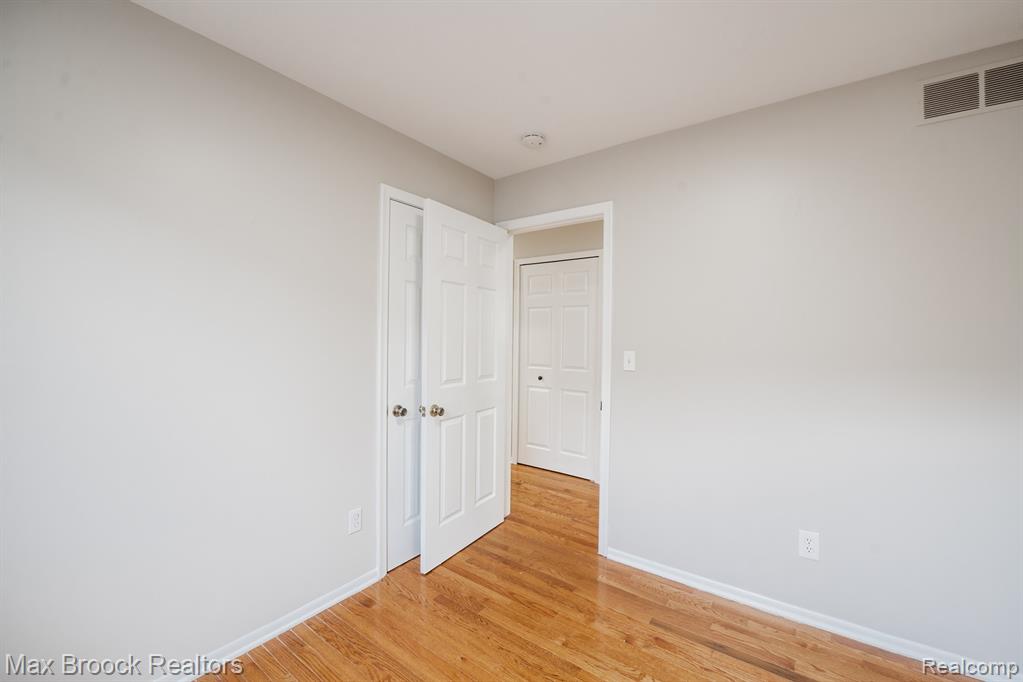 5528 SUNNYCREST Drive, West Bloomfield, MI 48323 — Photo 11