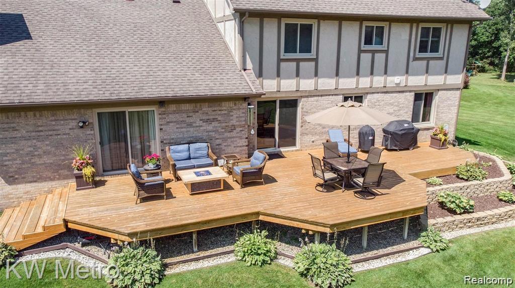 6886 Vail Court, Clarkston, MI 48348 — Photo 32