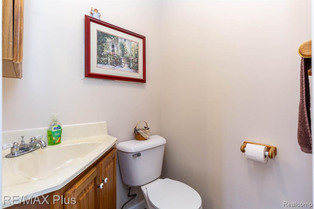 642 TURRILL Avenue, Lapeer, MI 48446 — Photo 25