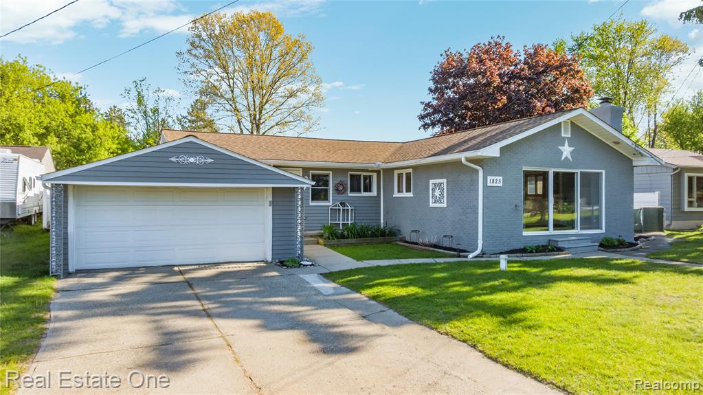 1825 Luneta, Commerce Twp, MI 48382 — front exterior