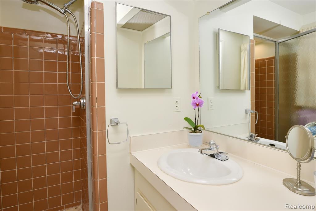 5550 Raven Road, Bloomfield Hills, MI 48301 — Photo 23