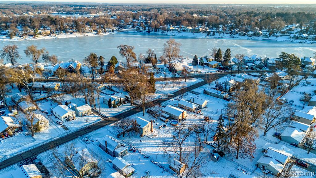 657 Lucille Drive, Wolverine Lake, MI 48390 — Photo 12