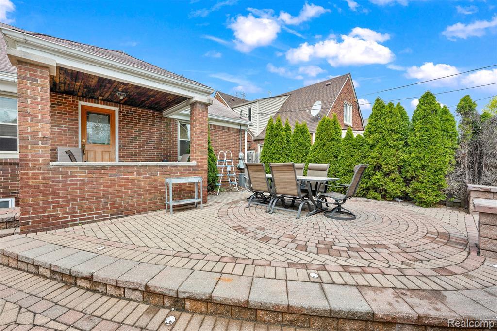 7716 W MORROW Circle, Dearborn, MI 48126 — Photo 9