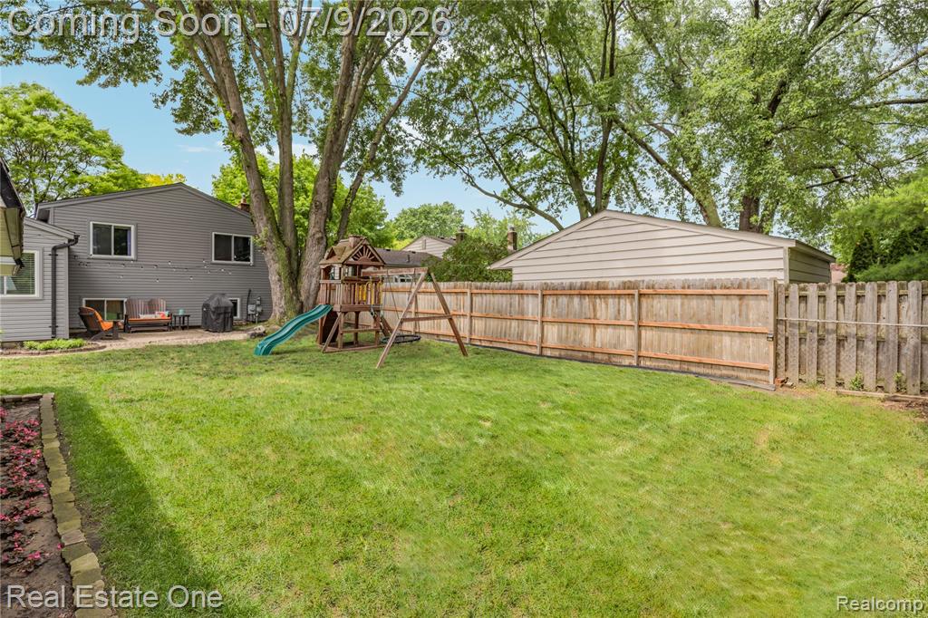 42118 Villanova Drive, Sterling Heights, MI 48313 — Photo 42