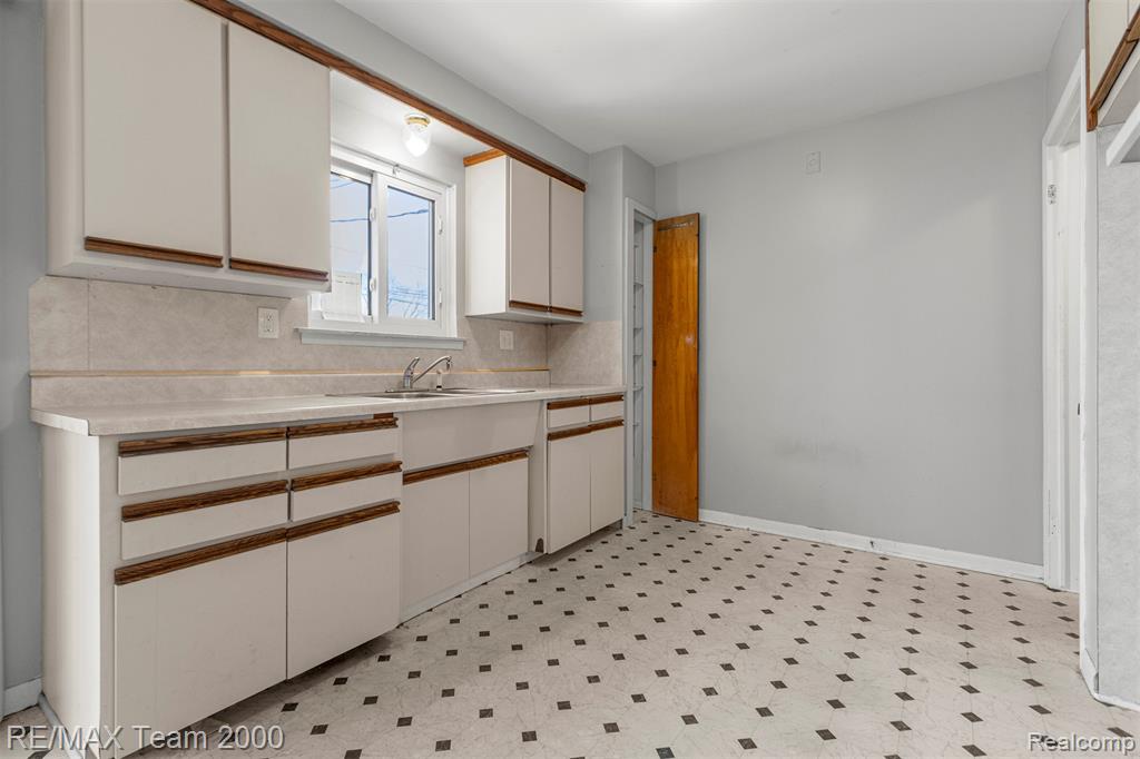 19431 STEPHENS, Eastpointe, MI 48021 — Photo 10