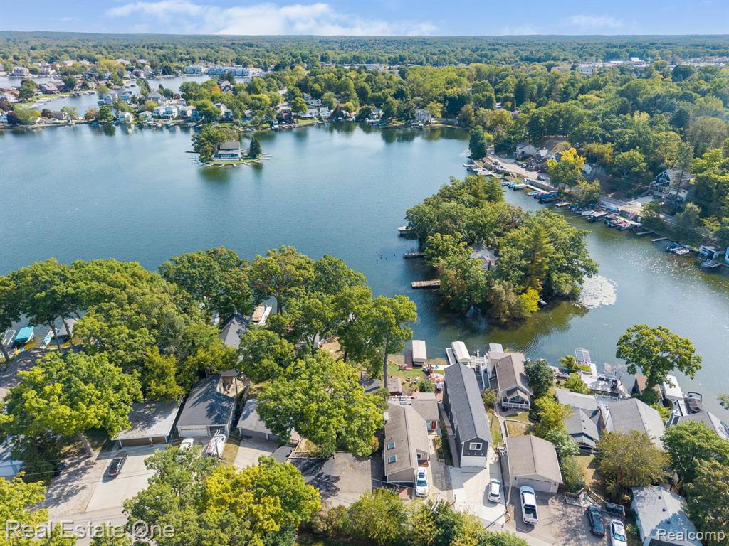 485 Bellevue Avenue, Lake Orion, MI 48362 — front exterior