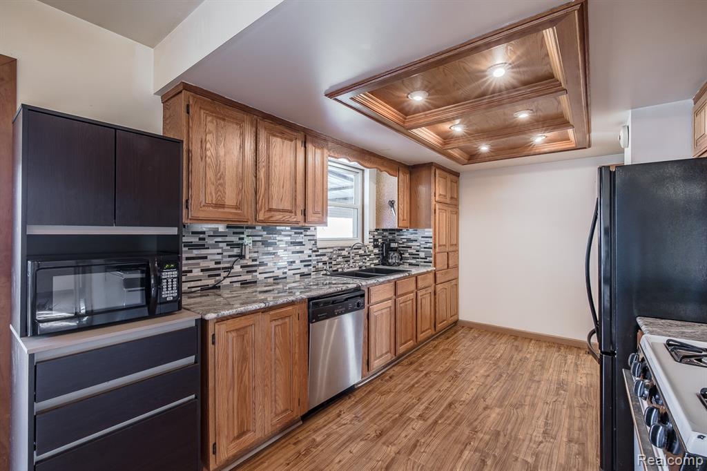 7283 Vanderploeg Lane, Imlay City, MI 48444 — Photo 9