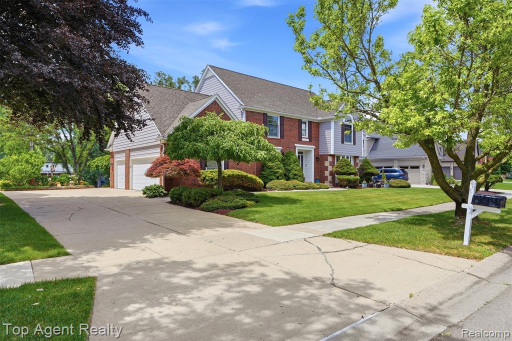 52825 Seven Oaks Drive, Utica, MI 48316 — Photo 2