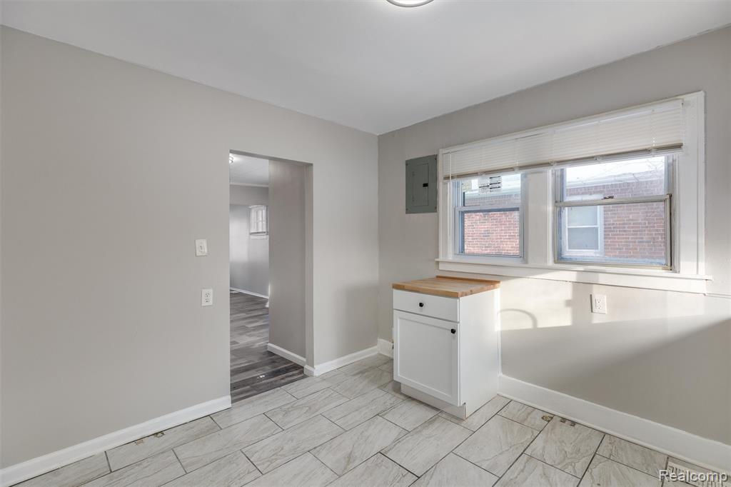 15358 Charles R Avenue, Eastpointe, MI 48021 — Photo 13