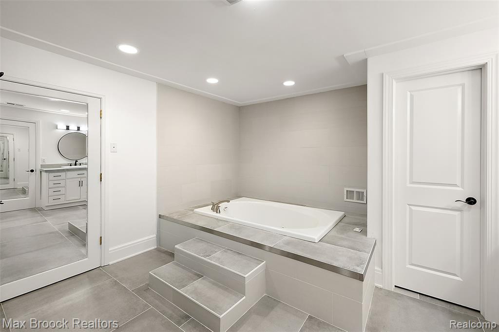 7515 Hiddenbrook Lane, Bloomfield Hills, MI 48301 — Photo 51