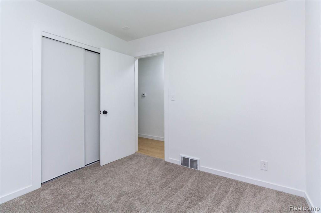 18099 Oak Avenue, Eastpointe, MI 48021 — Photo 18