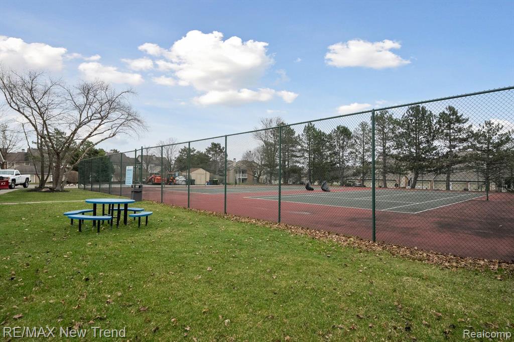 6641 HEARTHSIDE Court, West Bloomfield, MI — Photo 37