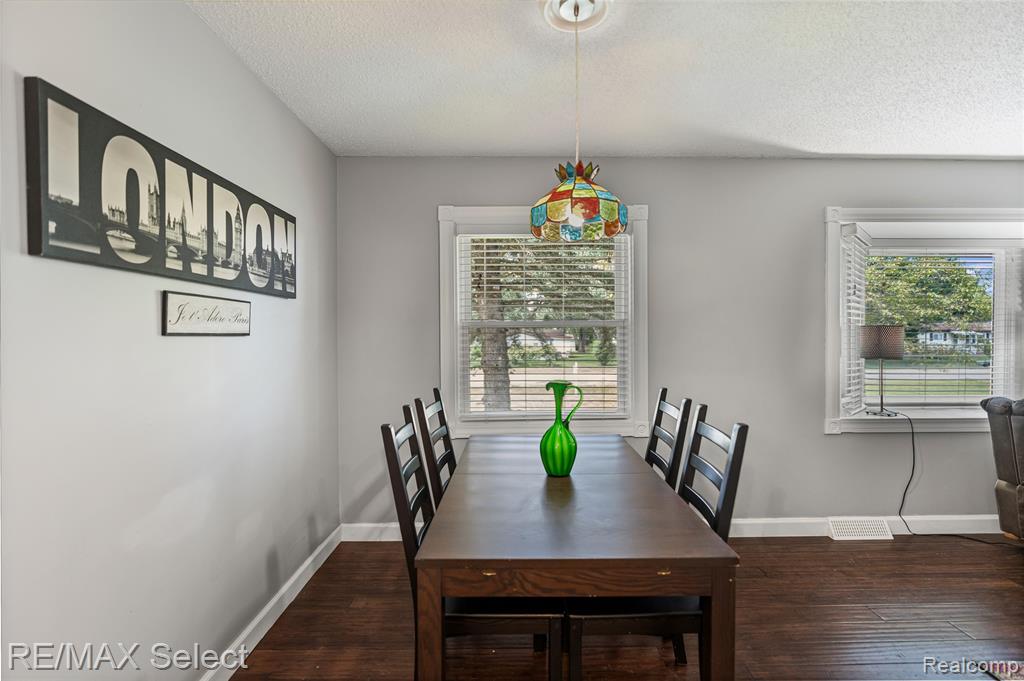 6030 Sun Valley Drive, Grand Blanc, MI 48439 — Photo 11