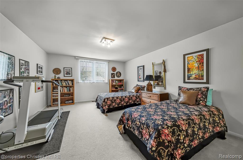 7569 Danbury Circle, West Bloomfield, MI — Photo 23