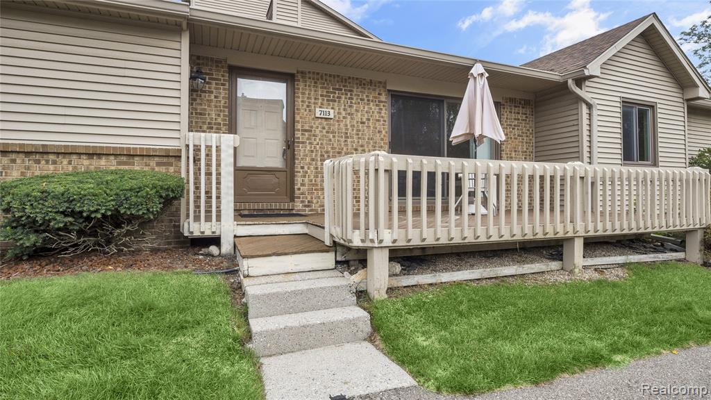 7113 Elmhurst, West Bloomfield, MI — Photo 2