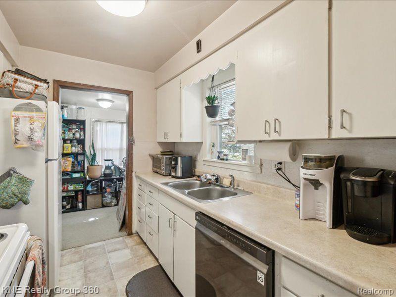 914 COMFORT Street, Lansing, MI 48915 — Photo 12