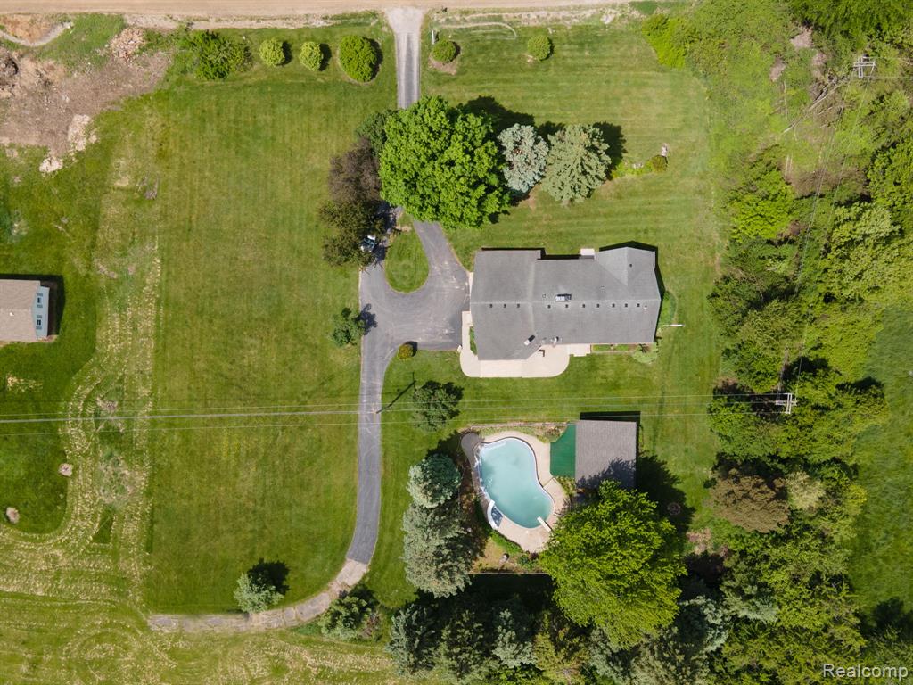 5871 Brewster Road, Rochester Hills, MI 48306 — Photo 6