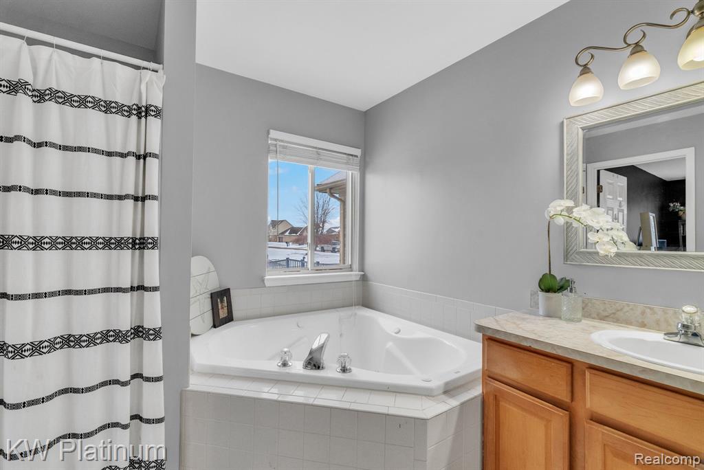 51963 Kings Pointe Drive, New Baltimore, MI 48047 — Photo 17