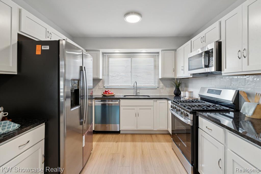 44048 Harsdale Drive, Canton, MI 48187 — Photo 19