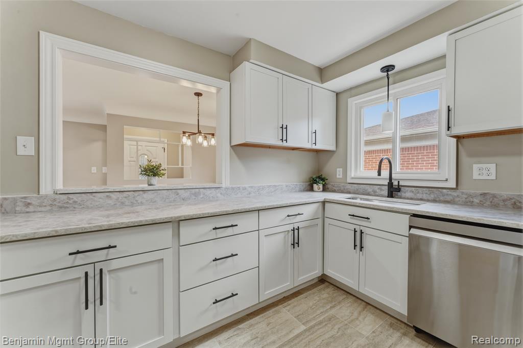 22584 Marine Avenue, Eastpointe, MI 48021 — Photo 11