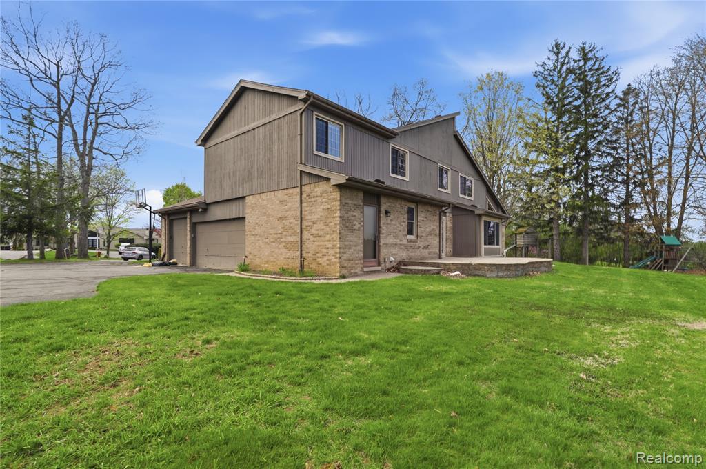 2084 Wabeek Hill Court, Bloomfield Hills, MI 48302 — Photo 51