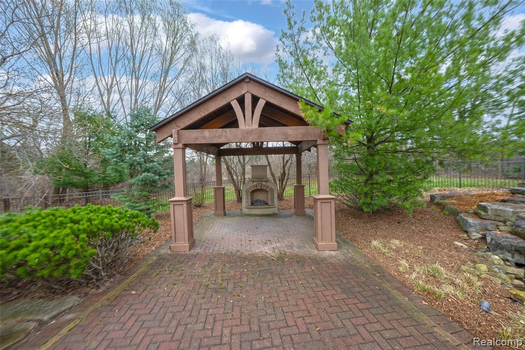7286 Brentwood Court, Ypsilanti, MI 48198 — Photo 19