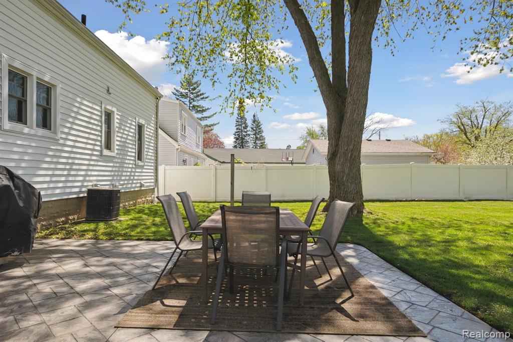 5563 CENTRAL Drive, Monroe, MI 48161 — Photo 36