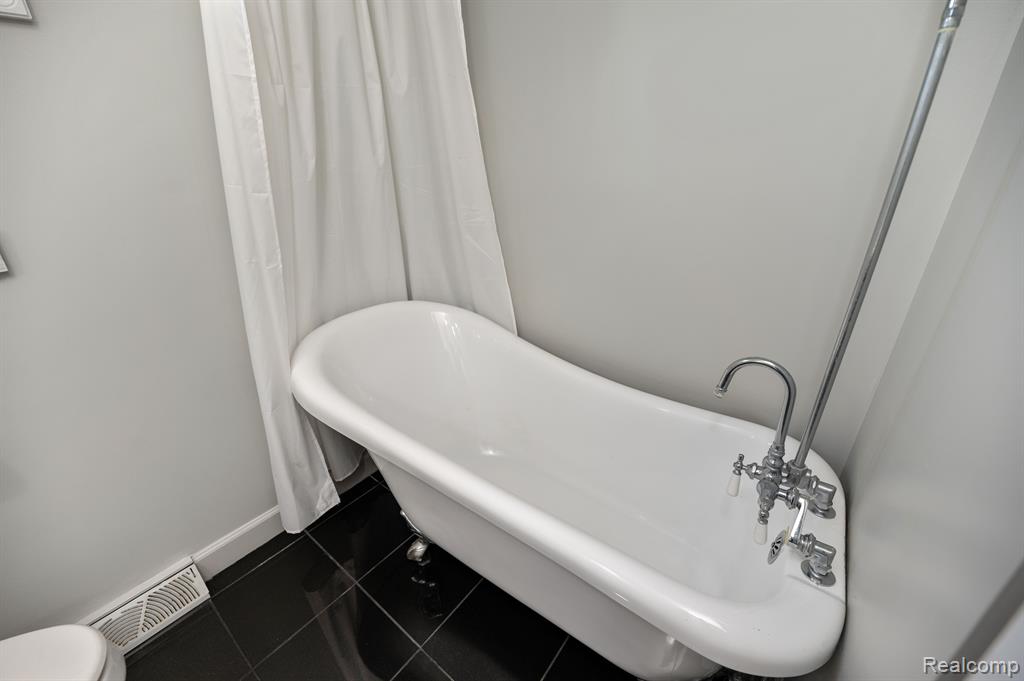 6665 LAURELTON, Clarkston, MI — Photo 13