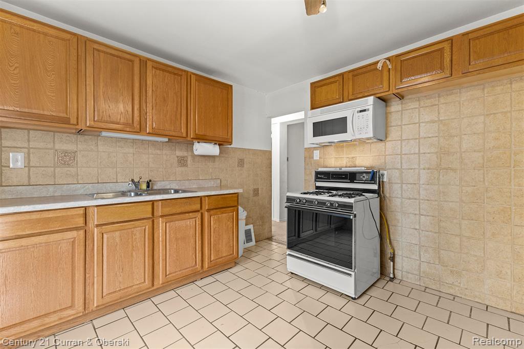 8201 Heyden Street, Detroit, MI 48228 — Photo 3