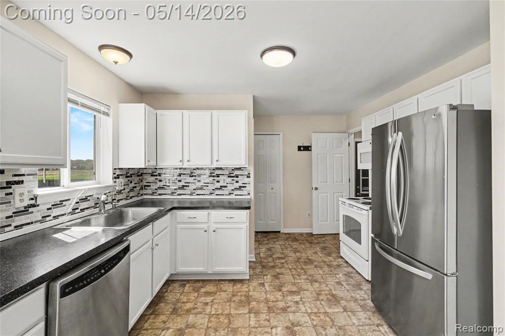 7409 Seymour Road, Swartz Creek, MI 48473 — Photo 9