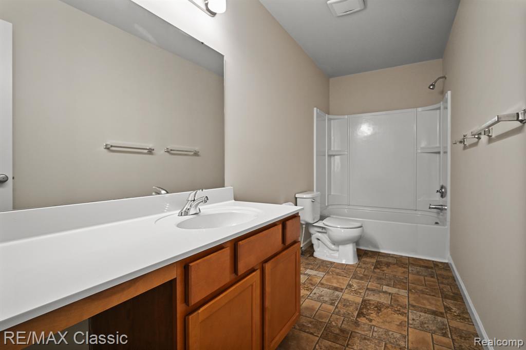 7038 WELLINGTON Lane, Ypsilanti, MI 48197 — Photo 21