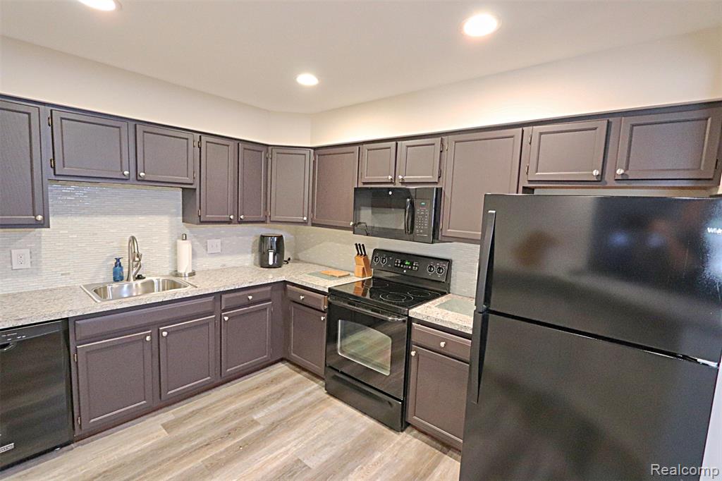 61278 Greenwood Drive, South Lyon, MI 48178 — Photo 6