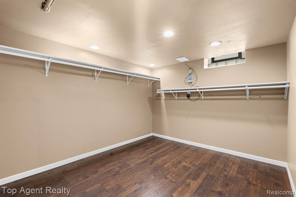 18027 Curtain Avenue, Eastpointe, MI 48021 — Photo 29