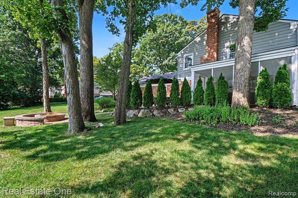 5963 Barnstable Court, West Bloomfield, MI — Photo 35