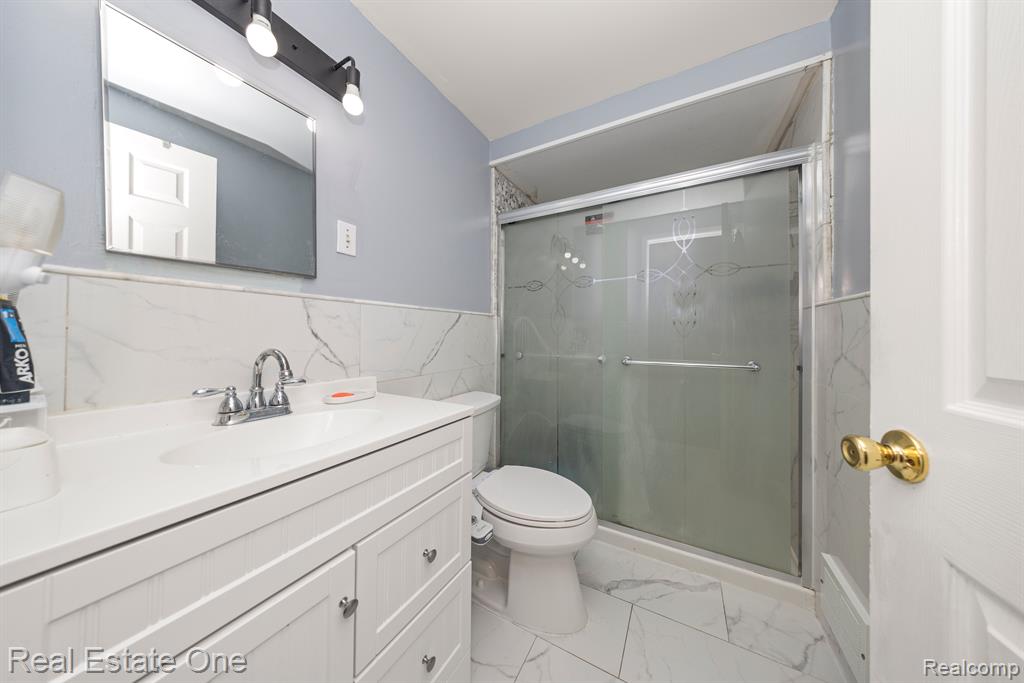4275 NICKOLAS Drive, Sterling Heights, MI 48310 — Photo 28