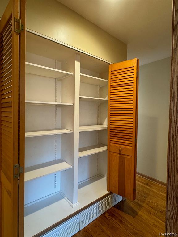 8126 Mills Street, Taylor, MI 48180 — Photo 16