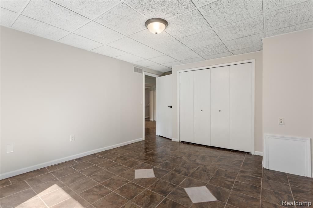 6890 Duchess Court, Troy, MI 48098 — Photo 44